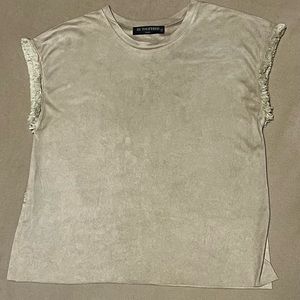 Suede textured Tshirt with fringe sleeves Small